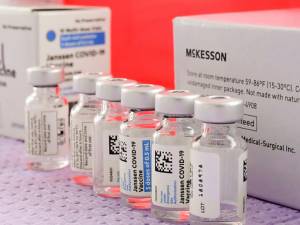 300 de doze de vaccin Johnson, la cabinete ale medicilor de familie din Suceava și 9 comune Foto Profimedia Images