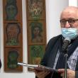 Curatorul expoziției, criticul de artă Oliv Mircea
