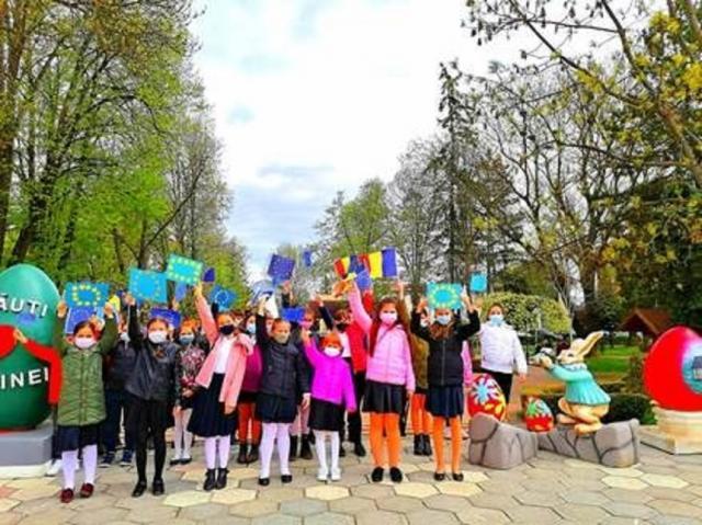 Elevii Școlii Gimnaziale Nr. 5 „Bogdan Vodă” Rădăuți au sărbătorit Ziua Europei