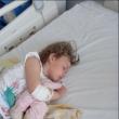 O fetiță în vârstă de 4 ani, din comuna Boroaia, diagnosticată cu o tulburare neurologică rară, are nevoie de bani pentru tratament