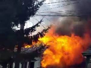 Incendiul de la Voivodeasa a lăsat dezastru în urmă: cinci gospodării afectate, din care patru grav