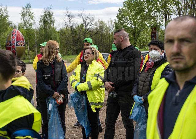Aproape 1.000 de saci cu gunoaie strânși din parcul Șipote și pădurea Zamca