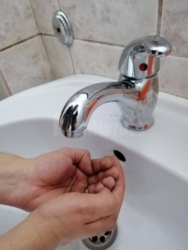 apa la robinet