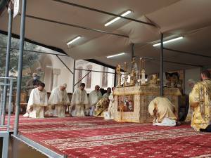 Șase ierarhi au săvârșit slujba Parastasului, la împlinirea unui an de la trecerea la cele veșnice a ÎPS Pimen, la Mănăstirea „Sfântul Ioan cel Nou”