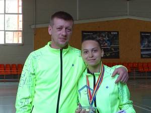 Antrenorul Anton Adrian Crăciun alături de sportiva Daria Jitariu