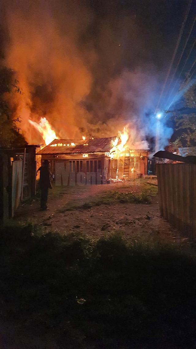 Un puternic incendiu a mistuit o gospodărie din Arbore