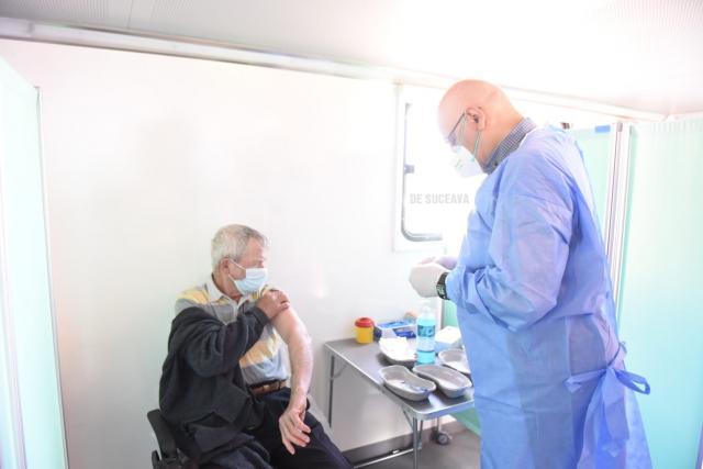 Dr. Raed Arafat și echipa sa au vaccinat 199 de persoane la Calafindesti