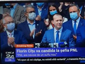Premierul Florin Cîțu și-a anunțat duminică dimineața decizia de a candida la președinția PNL, inconjurat de zeci de lideri liberali