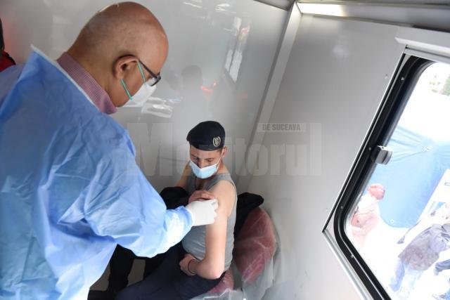 Elev jandarm vaccinat de doctorul Raed Arafat