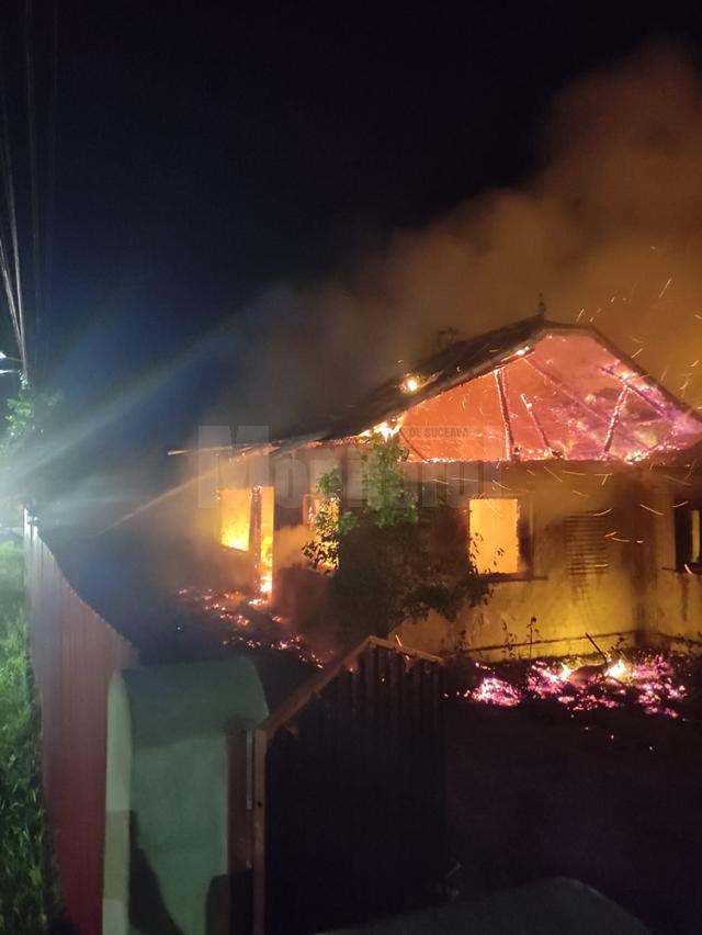 Incendiul a mistuit întreaga gospodărie