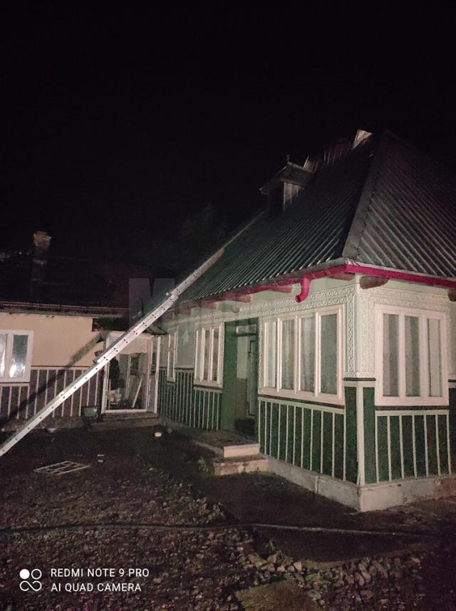 Casa a fost mistuită de flăcări