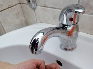 Aproape jumătate din municipiul Fălticeni rămâne joi, 3 iunie, fără apă potabilă