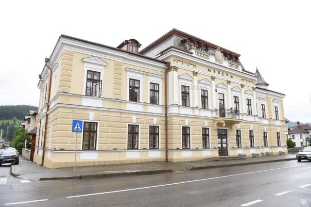 Clădirea reabilitată a Muzeului Artei Lemnului din Câmpulung Moldovenesc