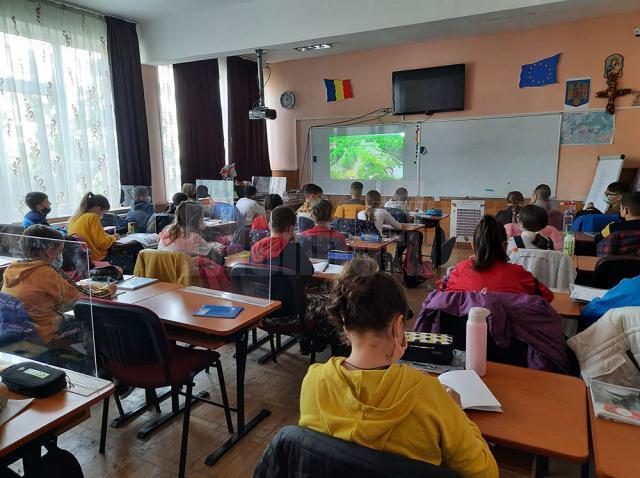 „Educaţie la înălţime”, lecţii live, transmise cu drona