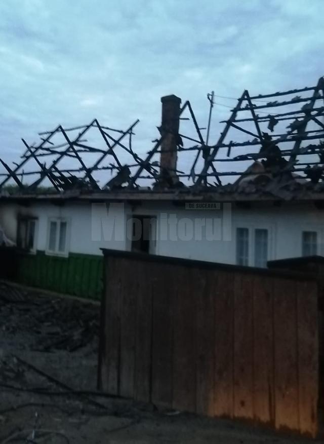 Dezastru lăsat în urmă de un incendiu, într-o gospodărie din Dornești