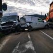 Un tânăr de 17 ani, beat la volan, a provocat un grav accident, cu patru mașini implicate