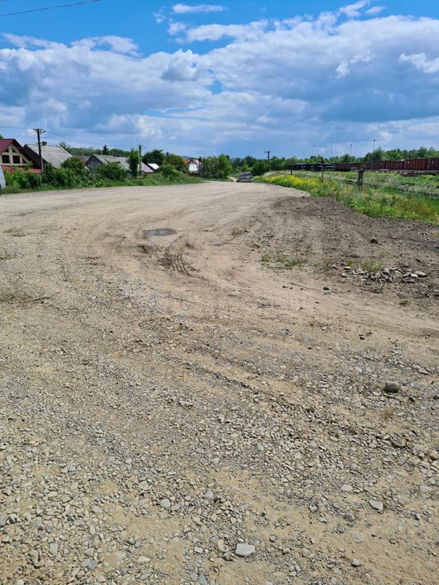 Primarul din Dornești vrea să plătească 600.000 de euro pentru asfaltarea a 500 de metri de drum