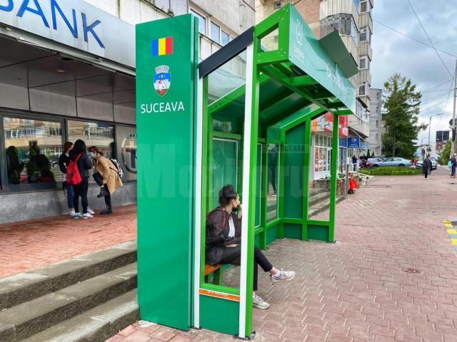 Noi stații de așteptare sunt montate deja în 10 locații din municipiul Suceava