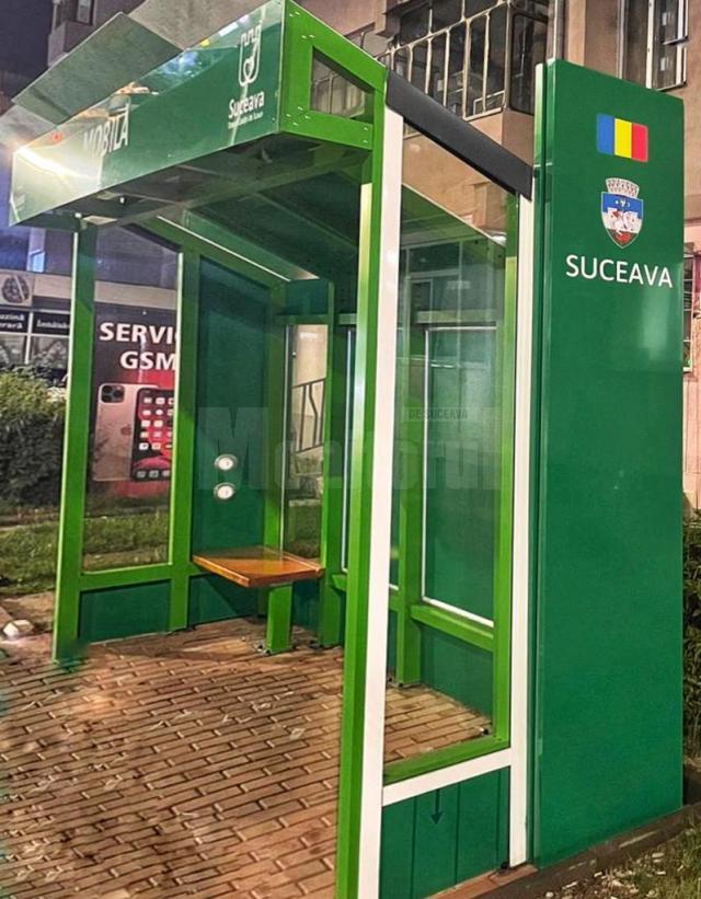 Noi stații de așteptare sunt montate deja în 10 locații din municipiul Suceava
