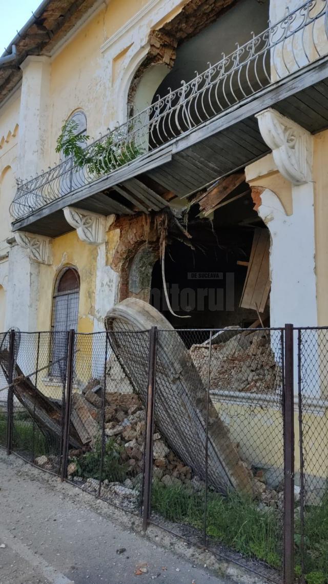 S-a prăbușit peretele de Nord al sinagogii din Fălticeni