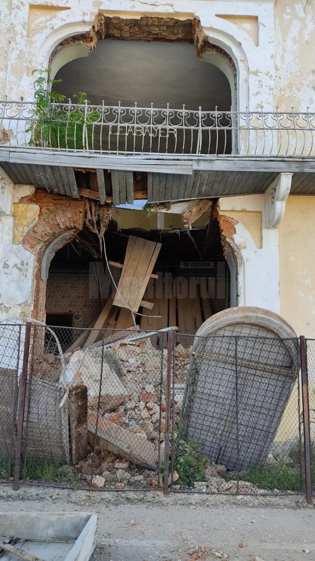 S-a prăbușit peretele de Nord al sinagogii din Fălticeni