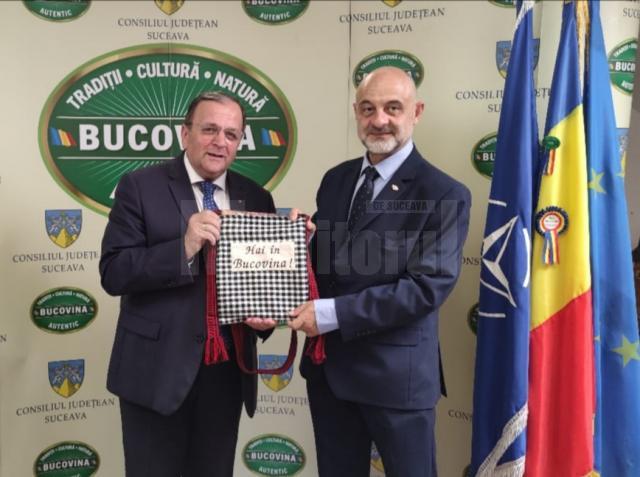 Preşedintele CJ Suceava, Gheorghe Flutur, s-a întâlnit cu ambasadorul Poloniei în România, ES Maciej Lang