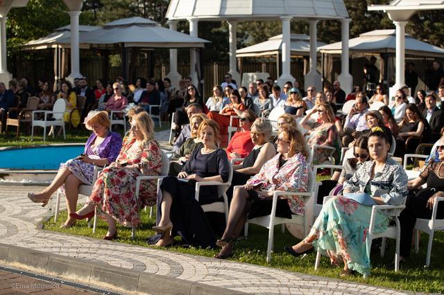 Muzică live cu Horia Brenciu, prezentare de modă și relaxare, la evenimentul caritabil de la Eden Garden. Foto: Ema Motrescu