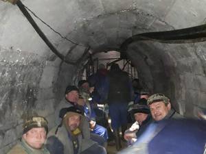 În martie, minierii s-au blocat în subteran