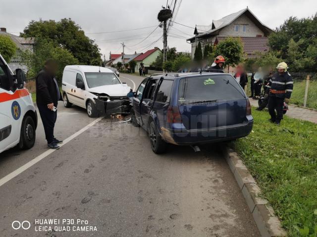 Accident provocat de un șofer care a intrat pe contrasens, în curbă