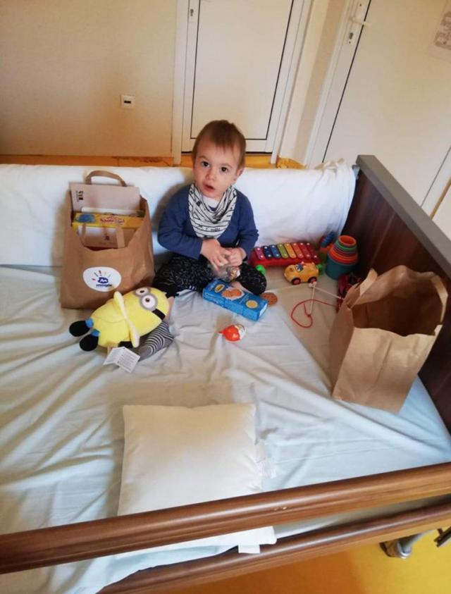 Luca, un copil în vârstă de 1 an și 10 luni, are nevoie de ajutor