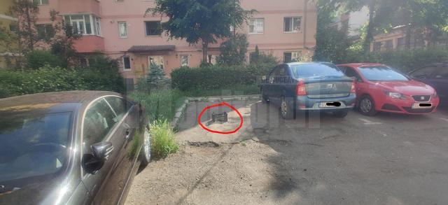 Zeci de lădițe, cauciucuri și alte materiale folosite pentru a rezerva locuri de parcare pe domeniul public, confiscate de Poliția Locală Suceava