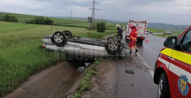 Mașină răsturnată între Stroiești și Ilișești