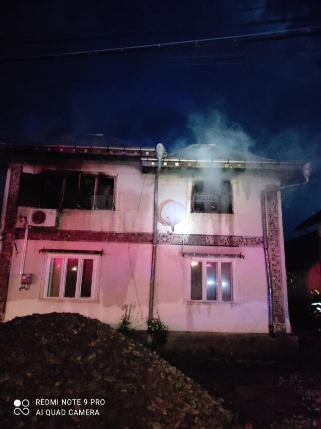 O casă nelocuită a luat foc în toiul nopții