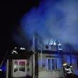 O casă nelocuită a luat foc în toiul nopții