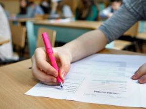 30 de elevi din județul Suceava vor susține examenul de evaluare națională în condiții speciale