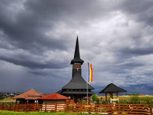 “În ie la Liturghie” – provocare lansată enoriașilor unei biserici din Bucovina