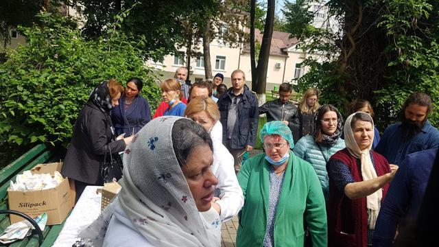 Slujbă de pomenire a celor 1.009 pacienți decedați cu Covid, la Biserica Spitalului Județean Suceava