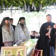IPS Calinic, Arhiepiscopul Sucevei și Rădăuților lângă racla cu moaștele Sf. Ioan cel Nou