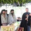 ÎPS Calinic, Arhiepiscopul Sucevei și Rădăuților lângă racla cu moaștele Sf. Ioan cel Nou
