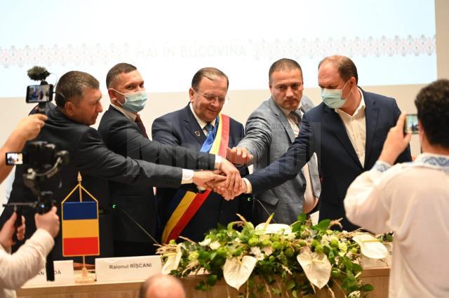 Sala Unirii a fost inaugurată cu semnarea parteneriatului dintre județul Suceava și municipiul Chișinău, raioanele Ștefan Vodă, Sîngerei și Rîșcani