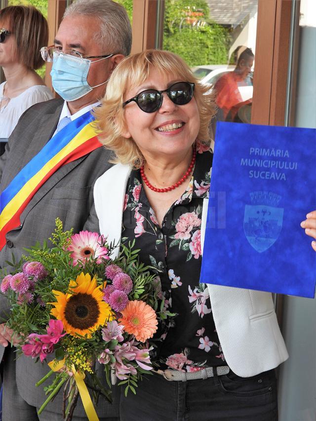 Festivitatea de înmânare a diplomei de Cetățean de Onoare al Sucevei universitarului Elena-Brândușa Steiciuc, în parcul de agrement Tătărași