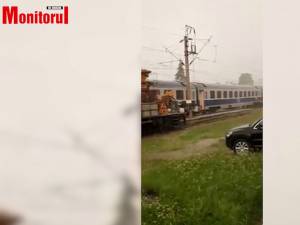 Tren blocat peste patru ore la Coșna