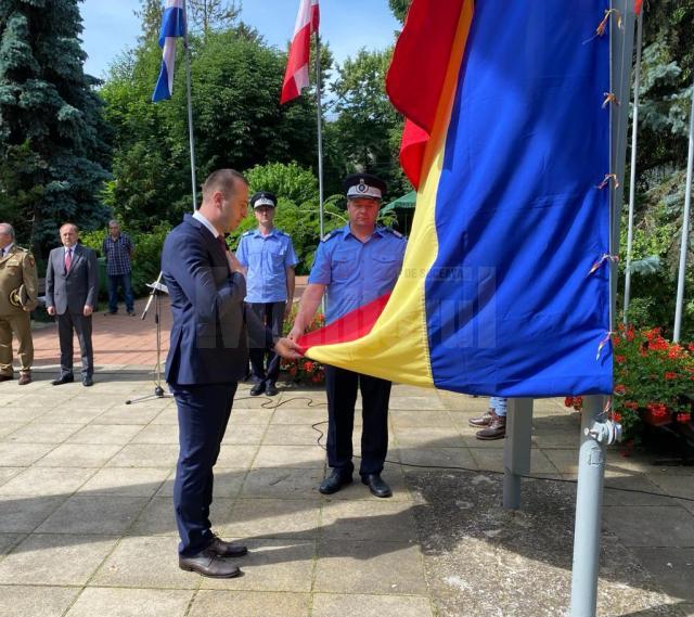 Centrul municipiului Suceava a găzduit, sâmbătă dimineață, ceremoniile militare organizate cu prilejul Zilei Drapelului Național