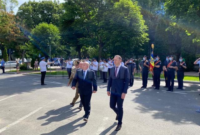 Centrul municipiului Suceava a găzduit, sâmbătă dimineață, ceremoniile militare organizate cu prilejul Zilei Drapelului Național