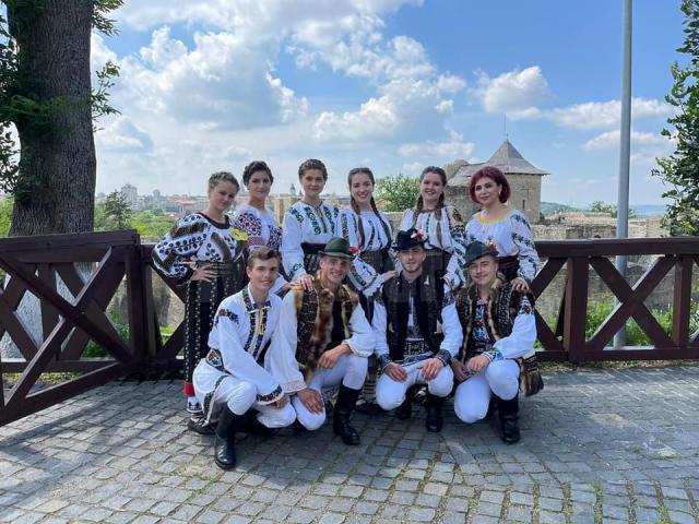 Participanți la spectacolul - concurs de frumusețe, cântec și port popular - Miss Sânziana 2021