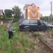 Trenul Suceava-Putna a lovit la ieșirea din Rădăuți o mașină în care erau 5 persoane