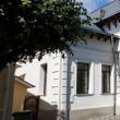 Au intrat într-o casă pentru a viola o femeie, iar pe drum au bătut și doi bărbați