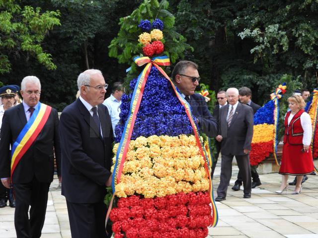 Marele voievod “Ștefan cel Mare” comemorat la Suceava, pe platoul Cetății de Scaun, prin depunerea de coroane de flori