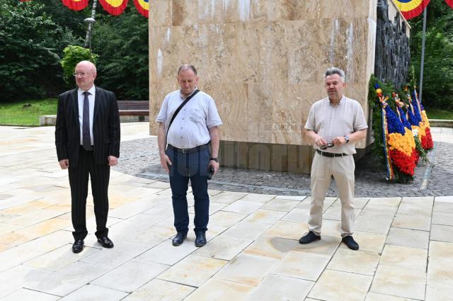 Prof.univ.dr. Ştefan Purici, Conf. univ. dr. Florin Pintescu, prof. dr. Daniel Hrenciuc Simpozionul „Ștefan cel Mare și Sfânt, ctitor al neamului românesc”. Foto ArTiStul