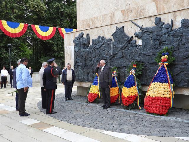 Marele voievod „Ștefan cel Mare” comemorat la Suceava, pe platoul Cetății de Scaun, prin depunerea de coroane de flori